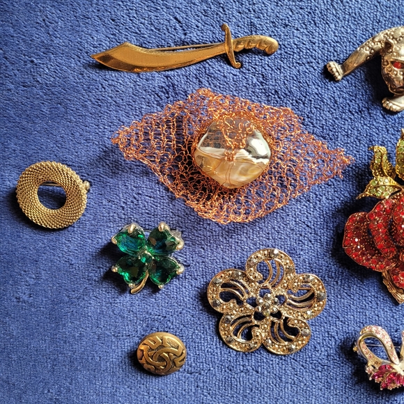 Vintage to Modern Romantic Floral Brooch/Pin Lot, Set of 11 - Picture 3 of 3